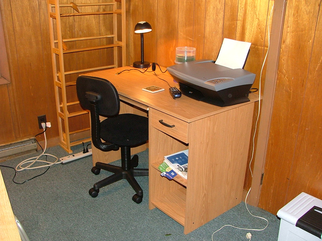 I Have A Desk Now I Ve Been Wanting A Desk For 4 Years No Flickr