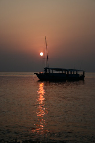 silhouette sunrise geotagged dawn boat indianocean maldives fihalhohi geo:lat=3877603 geo:lon=73368577