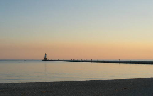 sunset lighthouse beach composition michigan lakemichigan ludington holidaysvacanzeurlaub
