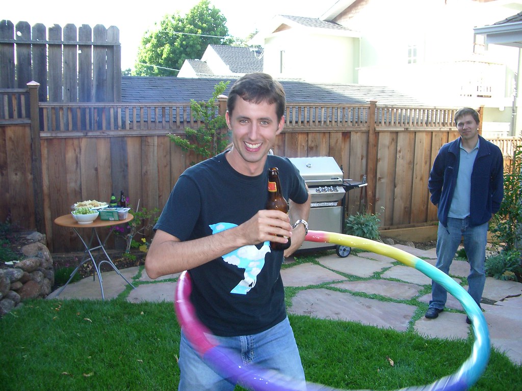 Very impressive: drinking beer and a hula hoop