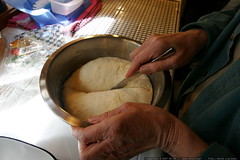 anna dividing bagel dough    MG 4800 