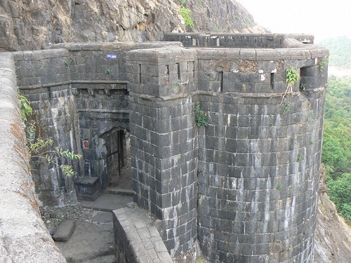 ruins fort ramparts killa lonavala westernghats sahyadri hillfort konkan lohagad malavli sahayadri मळवली theironfort लोहगड किल्ला ganeshdarwaja गणेशदरवाजा