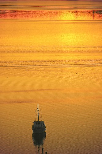 chile sunrise contraluz mar nikon d70 explore amanecer amarillo castro bote chiloe 70200mmf28gvr supershot abigfave anawesomeshot colorphotoaward aplusphoto robertocumsille