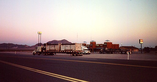 road sunset truck nikon highway desert nevada nye stop rest freight containers 18wheeler us95 rvpark af200
