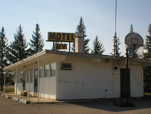 motel rv white pine trees interstate ontheroad roadtrip bluesky building basketball travel tourism morning montana i15