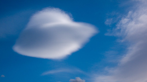 sardegna travel blue sky italy cloud nature clouds geotagged europe sardinia air ufo lenticular sardinien olbia gallura nohdr lx2 8x lumixlx2 geo:lat=40923111 geo:lon=9522282