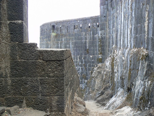 ruins fort ramparts killa lonavala westernghats sahyadri hillfort konkan lohagad malavli sahayadri मळवली theironfort लोहगड किल्ला