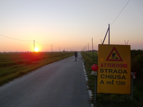 sky countryside bikes sunsets cielo bici roadsigns tramonti elia cartellistradali voghiera biciclino