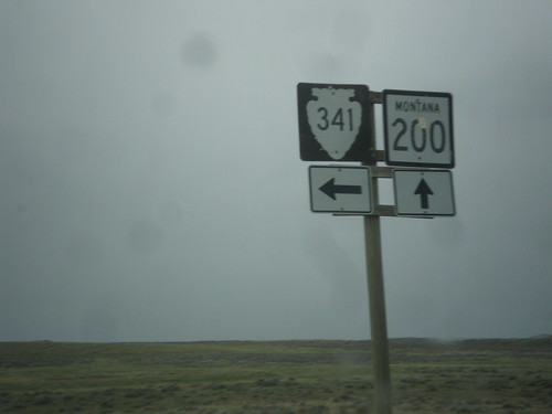 sign montana intersection shield garfieldcounty mt200 mts341