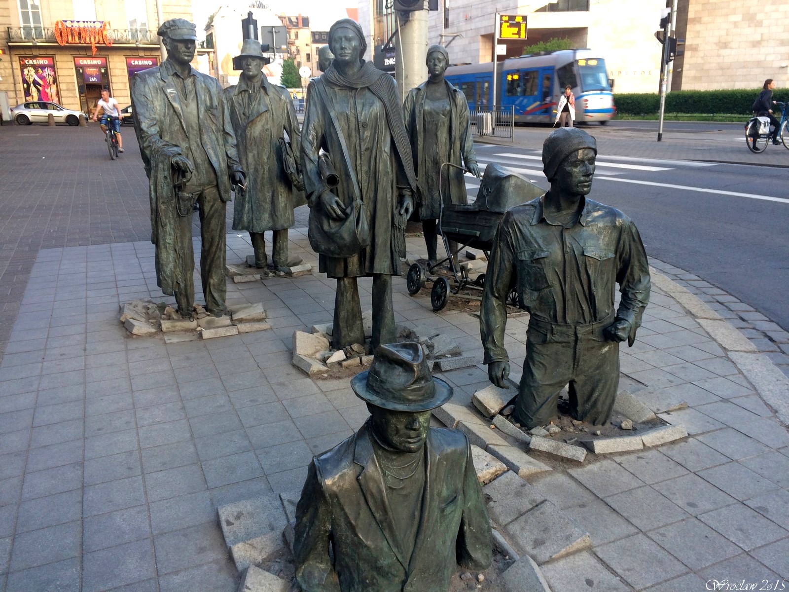 Pomnik Anonimowego Przechodnia we Wrocławiu, Poland