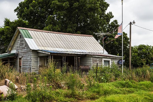 old house abandoned oklahoma flag