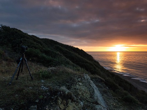 sun rise sunrise cliff beach devon dorset sky sea timelapse nikon d800 manfrotto rousdon lyme bay clouds reflection reflections earlymorning early dawn iphone mobile phone camera tripod