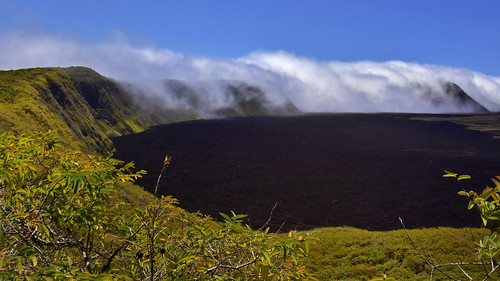 galapagos islaisabela sierranegra vulkan volcano shieldvolcano archipel caldera hike lava landscape clouds outdoors
