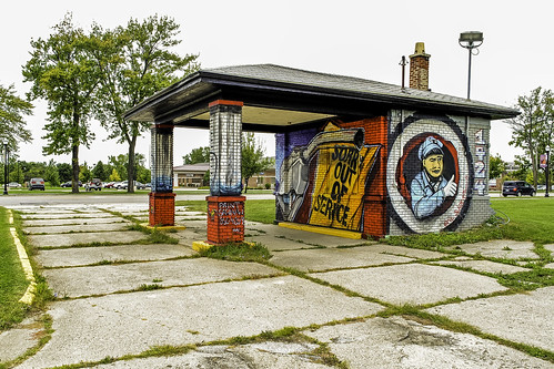 graffiti spraypaint washingtonavesaginaw saginaw gasstation abandoned gas historicbuilding buildingart tacphotography tomclark