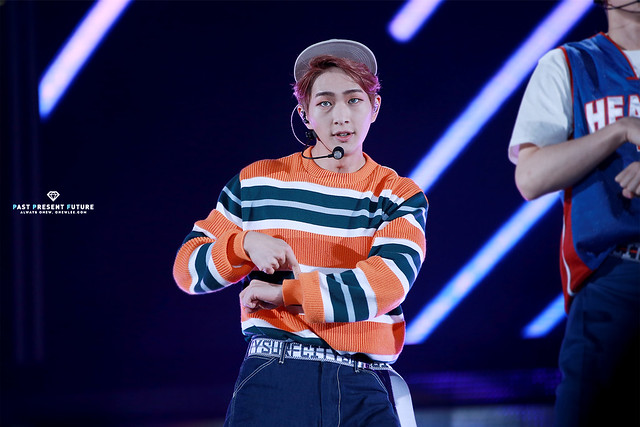 150523 Onew @ Dream Concert 2015 18654312061_71497c01a1_z