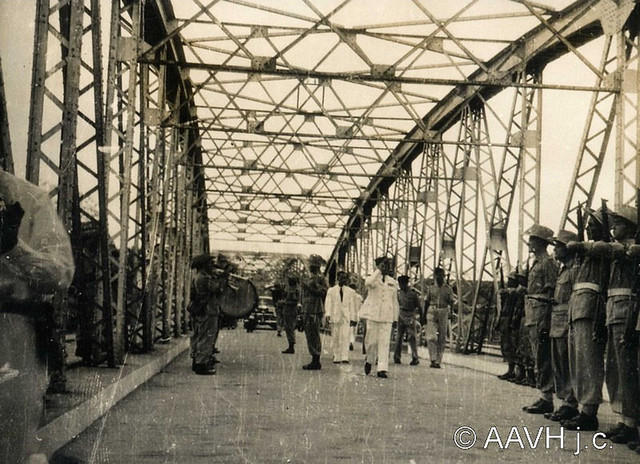 AP0858-Sogny-Marien - Hué, 1948 – Inauguration du pont Clemenceau restauré (2) - Khánh thành cầu Trường Tiền sau khi sửa chữa tạm