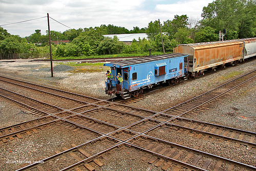 tracks caboose railroadtracks csx conrail marionohio csxtrains conrailcaboose railroaddiamonds nssanduskydistrict csxinmarionohio caboosses