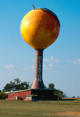 alabama clanton peach water tower