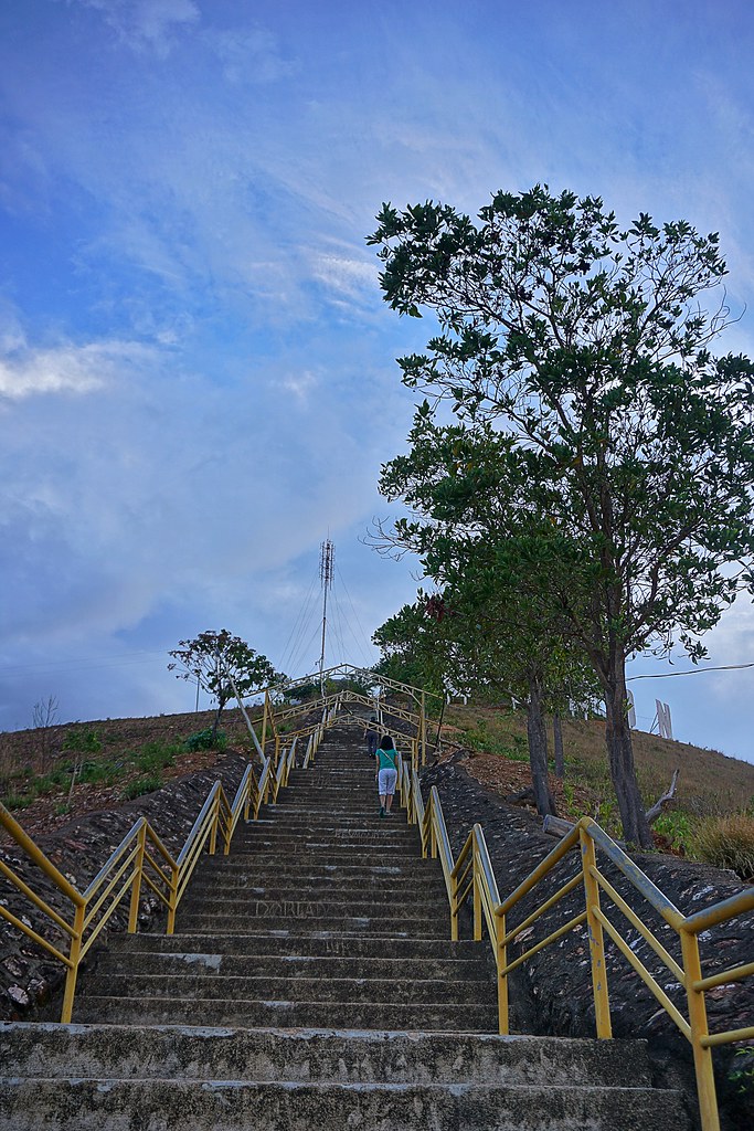 The 750 Steps of Mt. Tapyas – Coron, Palawan, PH