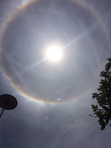 trip sun sign thailand temple solar rainbow halo event rare goodluck phenomenon sunhalotemple