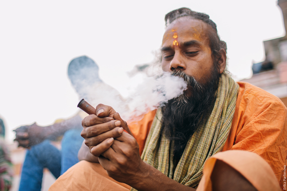 как курят марихуану индусы