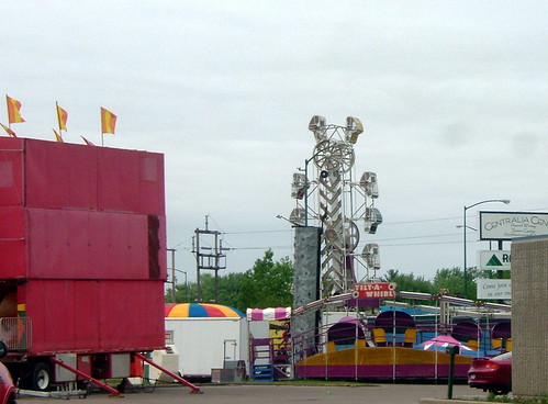 sky wisconsin cloudy overcast flags funhouse zipper rides chance tiltawhirl firehouse wi carnivalrides familyride woodcounty wisconsinrapids fairrides amusementdevice mechanicalrides rapidsmall sellnerrides tiptopshows tiptopridesandattractions rapidsmallcarnival