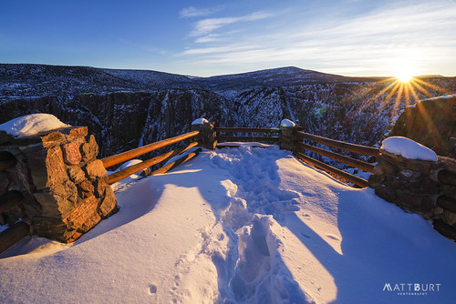 sunrise winter blackcanyon snow nationalpark sunrays sunburst fence railing overlook cliff canyon