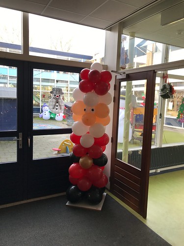 Ballonpilaar Kerstman Mr. van Eijckschool Rotterdam