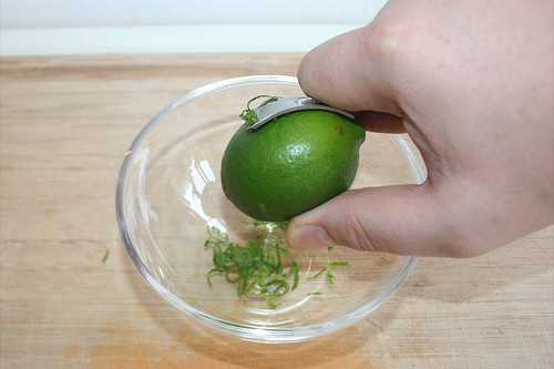 24 - Limettenschale abziehen / Grate lime peel
