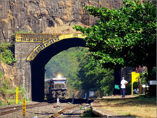 india railway maharashtra express mumbai mandovi konkan ratnagiri madgaon 10103 krishnarajapuram ukshi wdp4b