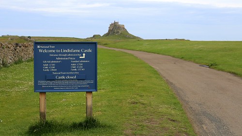 Sunday afternoon walk to Lindisfarne Castle