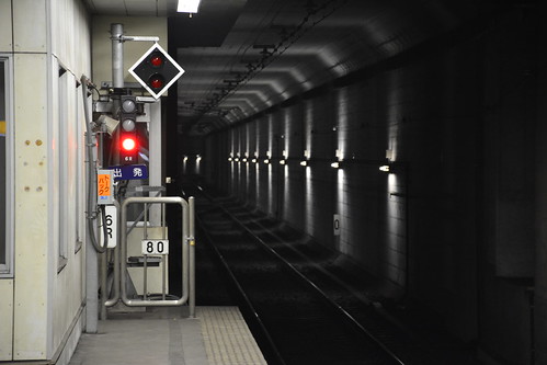 東成田駅：トンネル