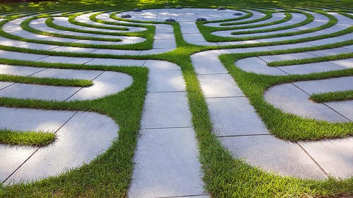 Labyrinth green