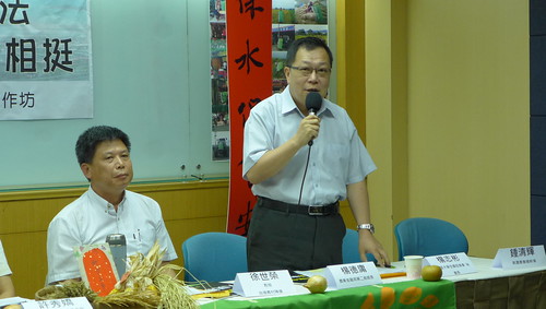農委會農業金融局楊徳雍組長表示，修法對農地價格不會造成太大影響。攝影：陳文姿。