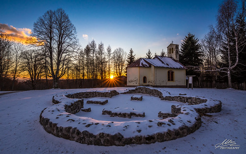 cold winter sunset žumberak zima zalazak budinjak crkva church chapel hrvatska croatia snijeg snow