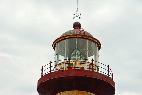 ocean ca light sea lighthouse canada de lens coast la lighthouses quebec room cap shore fresnel lantern madeleine fresnellens lanternroom capdelamadeleine