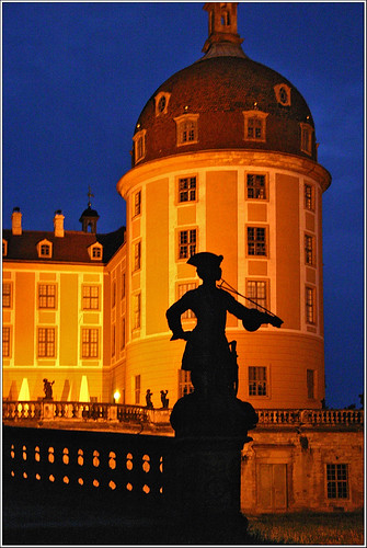 orange castle silhouette night germany canon300d availablelight bluesky palace canonxt catchycolor catchycolour fiddler slowshutterspeed smörgåsbord moritzburg canonefs1785mmf456isusm