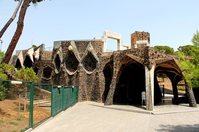 cripta de la colonia Güell