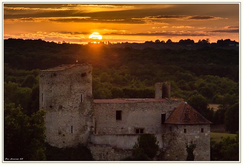 sunset france allier château auvergne massifcentral saintpourçainsursioule canoneos100d canonefs18135isstm soleillevantoucouchant