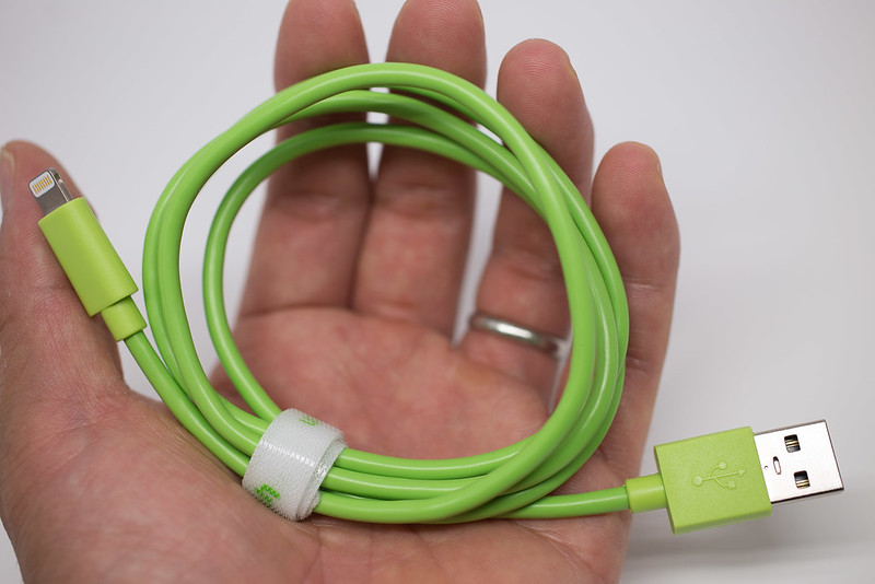 LP_Lightning_Cable_green-2