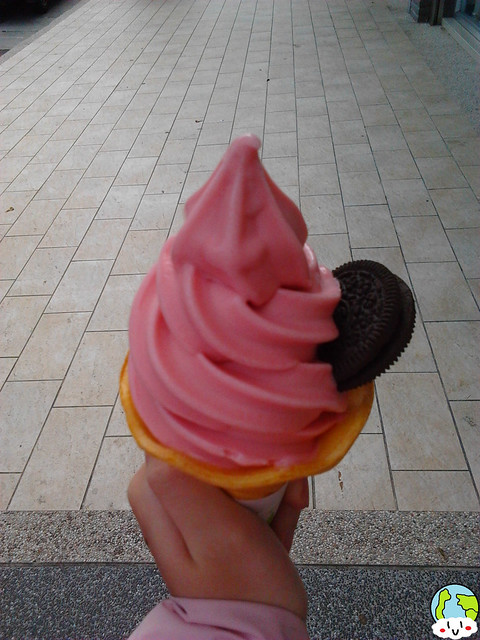 草莓霜淇淋