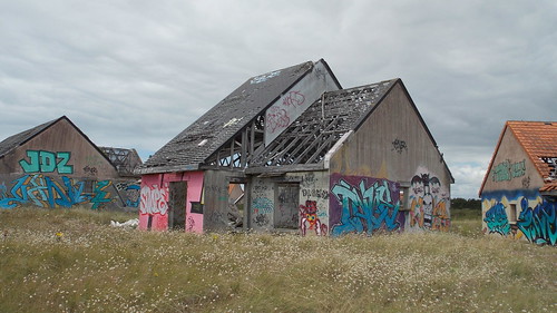 houses abandoned grafitti normandie pirou pirouplage
