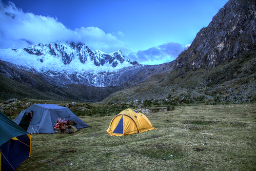 camping camp mountain snow ice peru landscape nationalpark tent h2o santacruztrek taulliraju huascaránnationalpark