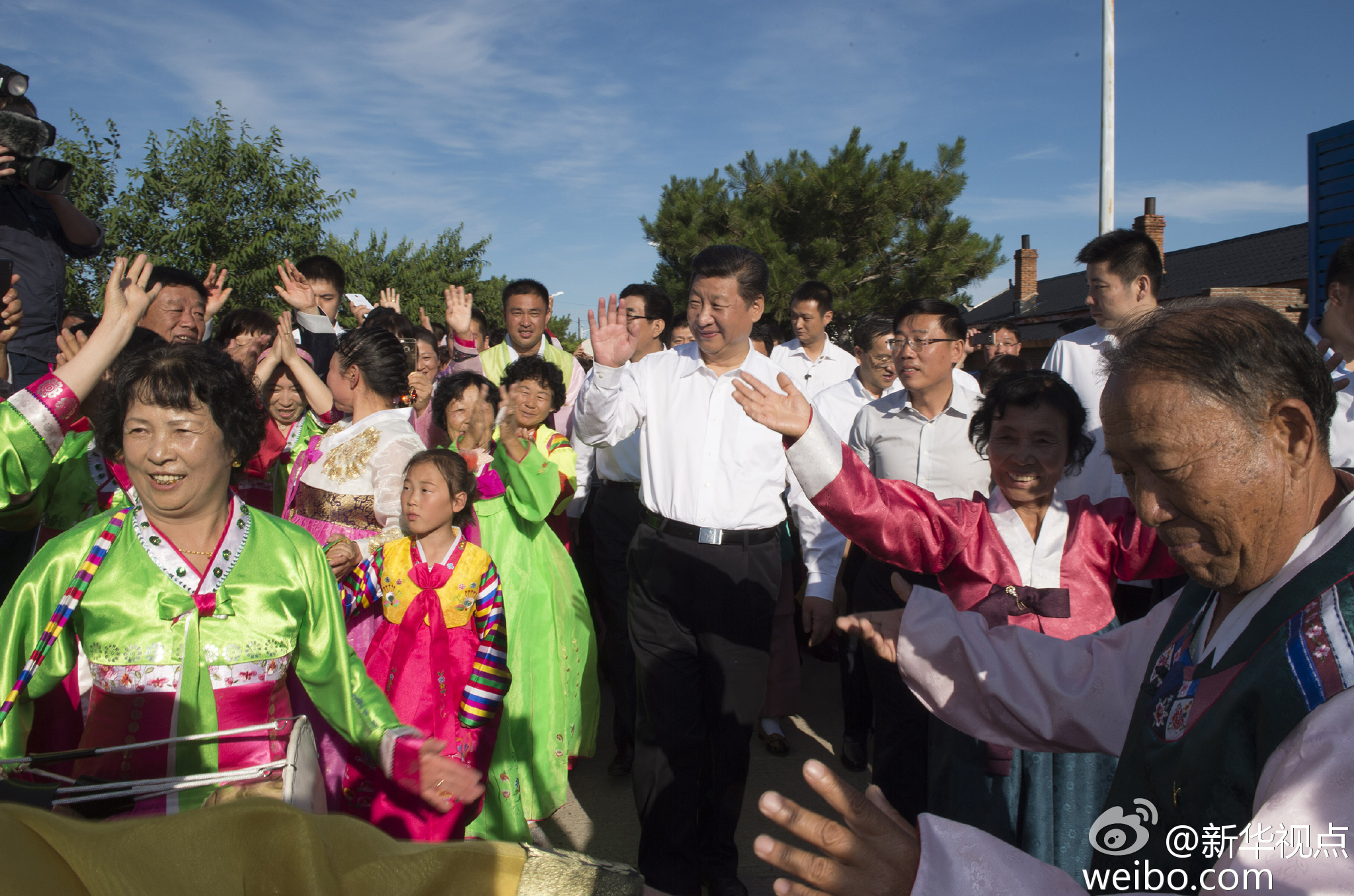 2015年16日下午，习近平来到位于海兰江畔的和龙市东城镇光东村。
