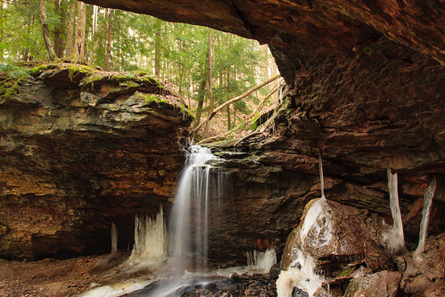 pennsylvania commonwealthpa frankfortmineralsprings waterfall westernpa kwtracyghostship hookstown unitedstates us raccooncreekstatepark flowing dreamy cavern cave nature natural mineral ice frozen icicles woods forest secluded historic falls hike waterfeature layered slowshutter