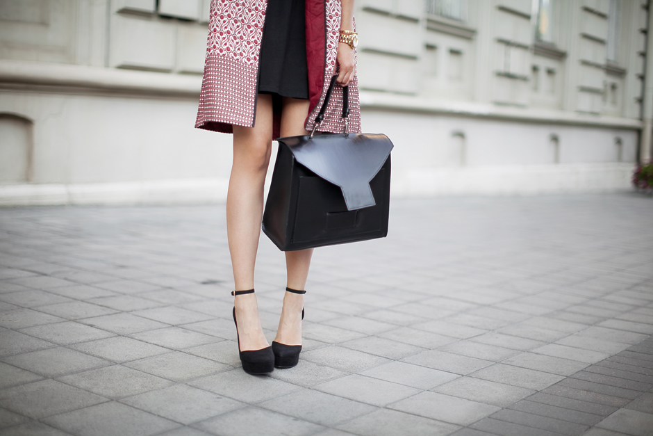 black-chunky-heels-outfit-street-style