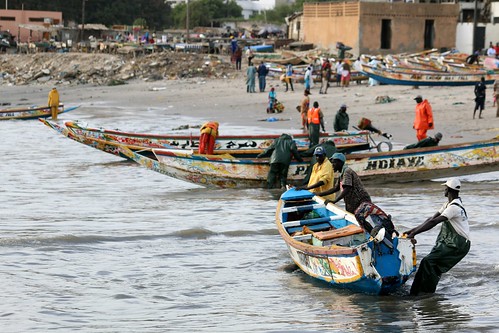 people boats fishing senegal plagedesoumbédioune soumbédioune beach town sea atlantic ocean africa westafrica sunset men evening openair fishmarket market fishermen picmonkey