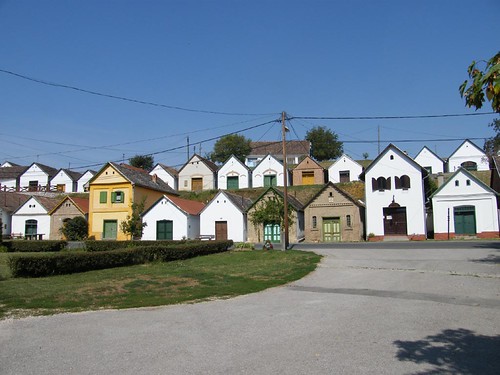 magyarország hungary villánykövesd épület building műemlék sightseeing pince pincesor cellar falukép village utca street
