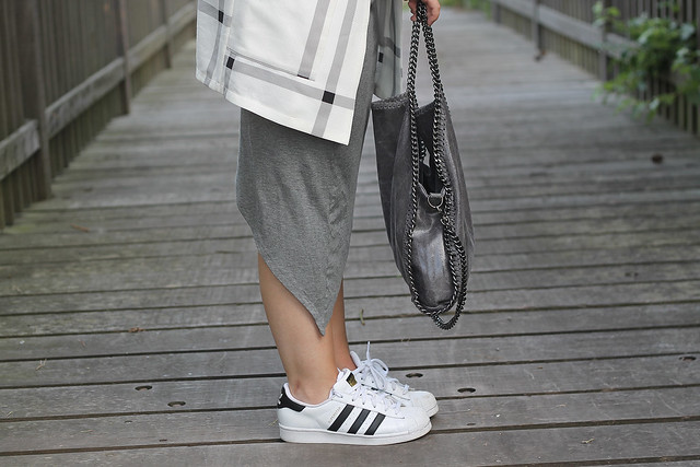 outfit-look-style-sneaker-trend-berlin-hamburg-modeblog-beliebt-adidas