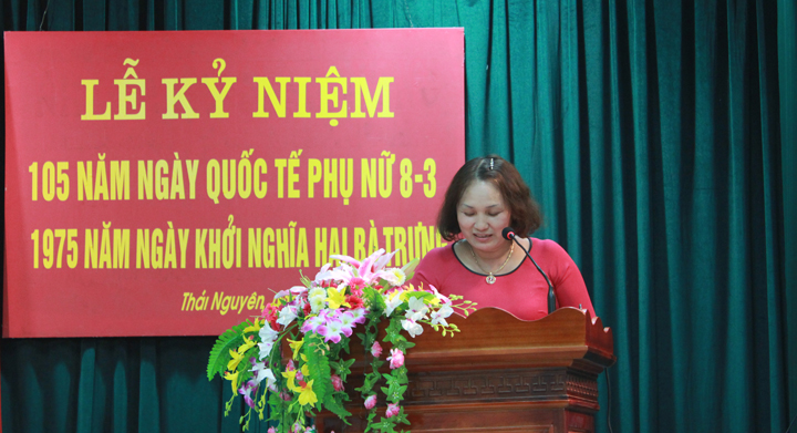 Đồng chí Dương Thị Hạnh - Chủ tịch Hội Phụ nữ phát biểu tại lễ kỷ niệm
